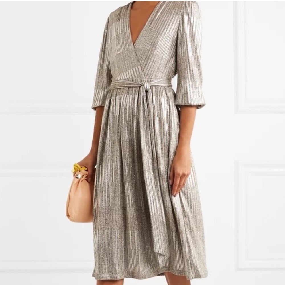 Alice + Olivia Katina Metallic Wrap Midi Dress Silver Size 0 Ribbed 3/4 Sleeve